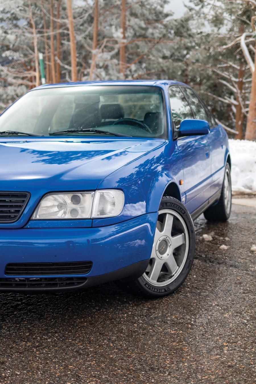 Детали экстерьера Audi S6 Plus (4A, C4) 1996 года  (фото 11 из 58)